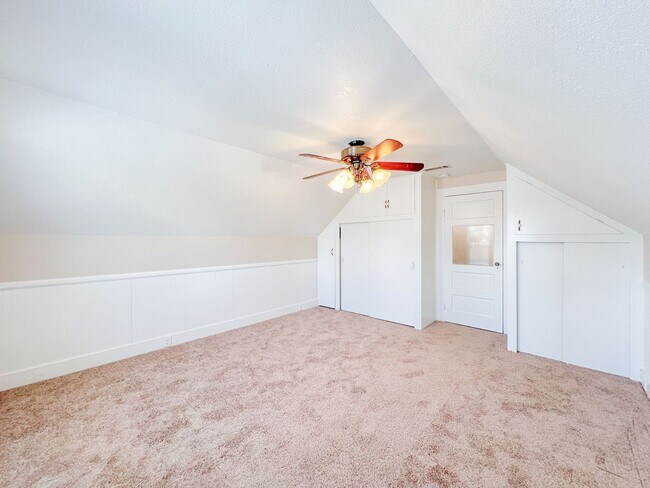 Building Photo - Los Alamitos 4 Bed 2 Bath House - 2 Car Gar - Wood Flooring - Huge Yard - Cute!!!