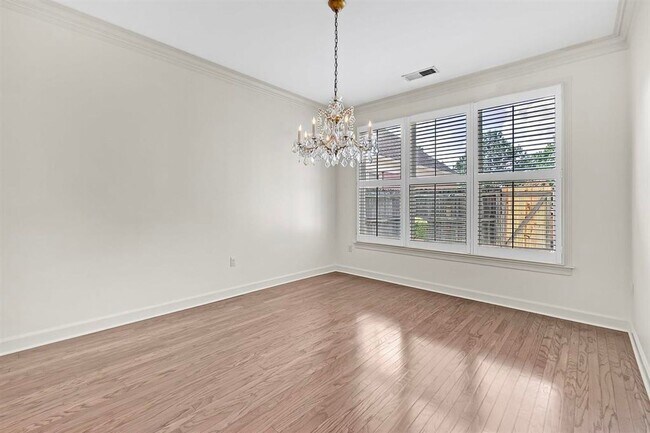 Building Photo - 7520 Crystal Lake Dr