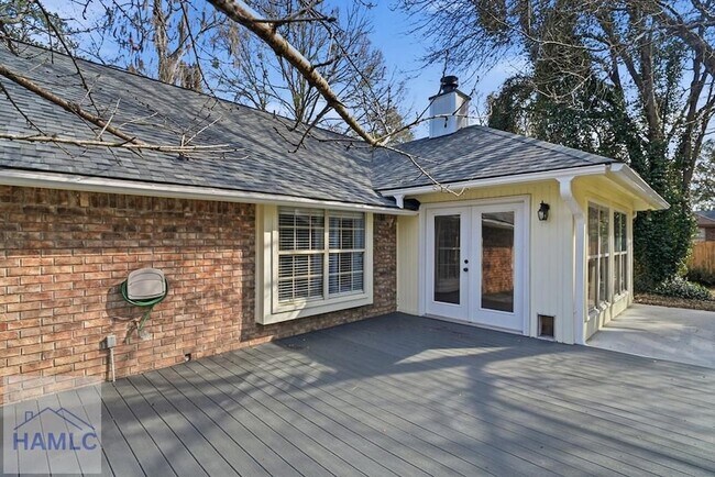 Building Photo - 405 Club Dr