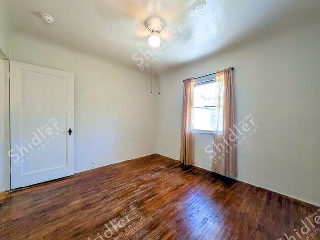 Building Photo - 2 Bedroom 1 Bath and 2 Massive Yard in North San Bernardino