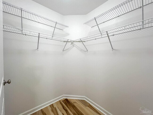 Building Photo - 202 Creekview Dr