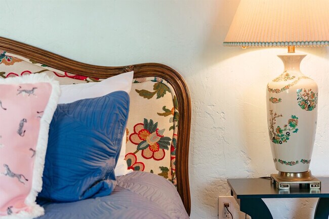 Building Photo - 519 28th St