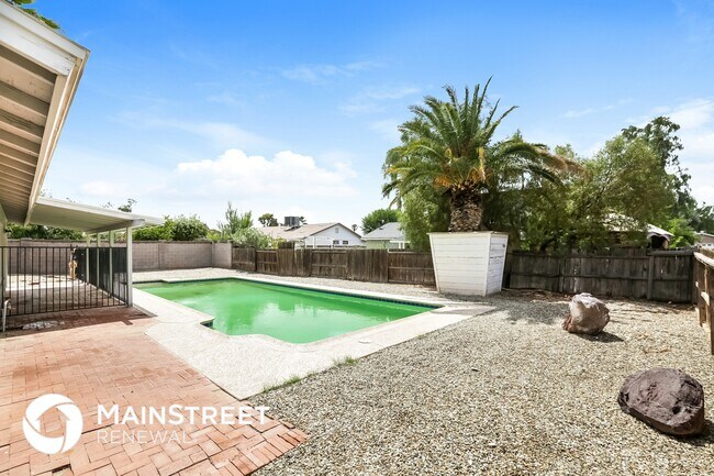 Building Photo - 8921 W Weldon Ave