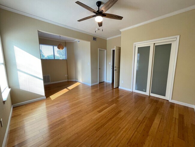 Building Photo - 7bed/6.5bath + 3 car garage and carport