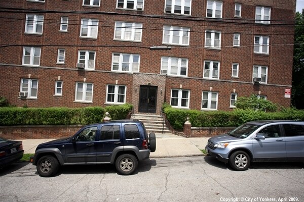 Primary Photo - 7 Pershing Ave