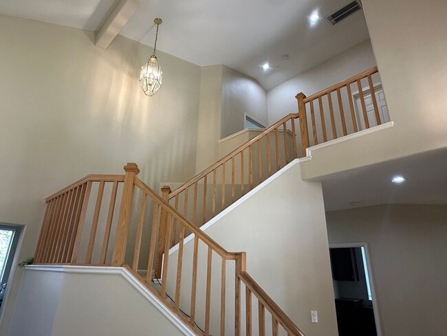 Building Photo - Beautiful 3 Bed + Bonus Room, 2.5 Bath Home!