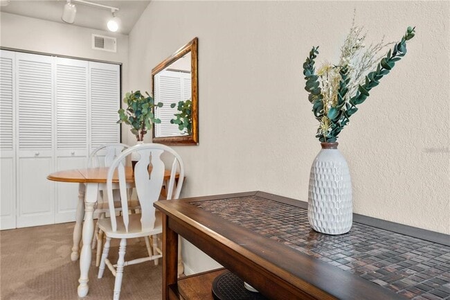 Building Photo - 9117 Lee Vista Blvd