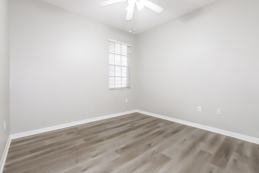 Building Photo - 2459 Hamlet Cir