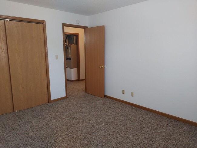 Building Photo - 604 Boxwood Dr