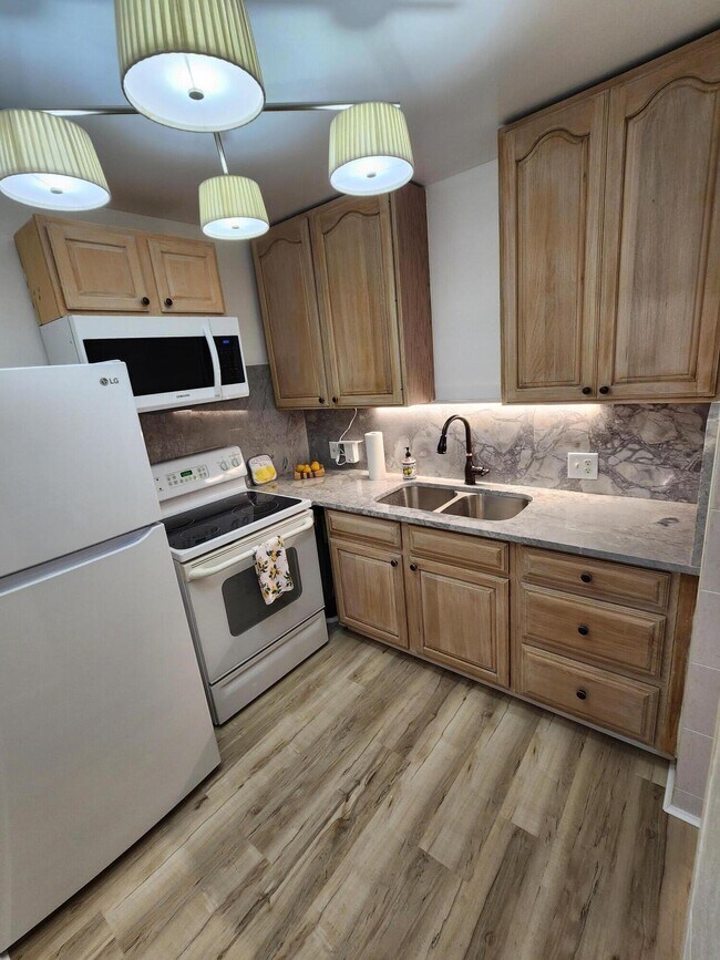 Building Photo - 106 Suffolk C