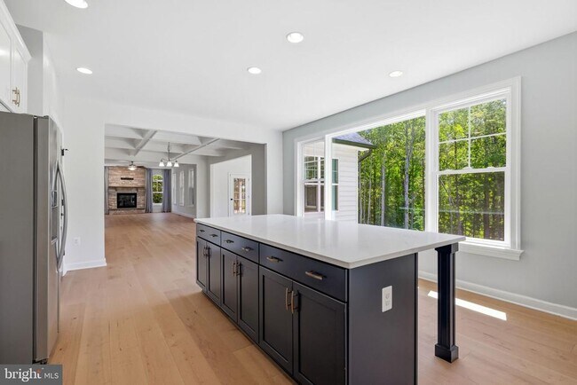 Building Photo - 301 Kingdom Dr