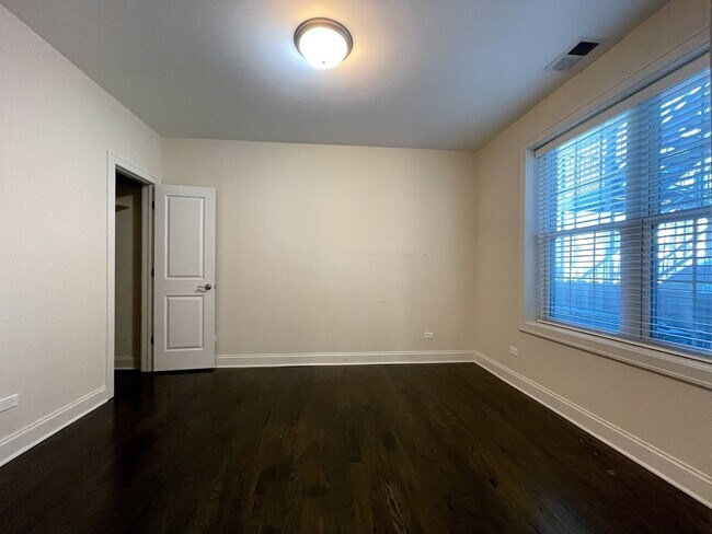 Building Photo - 2834 N Ridgeway