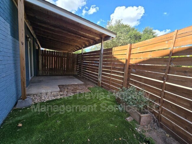 Building Photo - 1309 Southport Dr