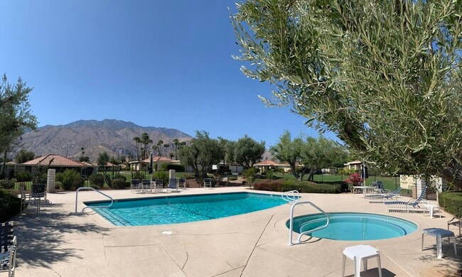 Building Photo - 686 N Palomar Cir