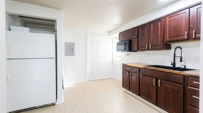 Building Photo - 3 bedroom 2 bathroom single family home | section 8 welcomed