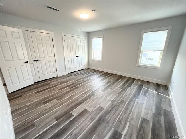 Building Photo - 195 Park Ave