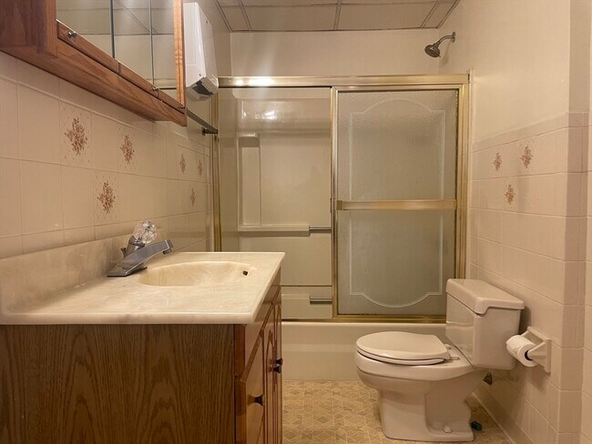 Building Photo - 228 Main St