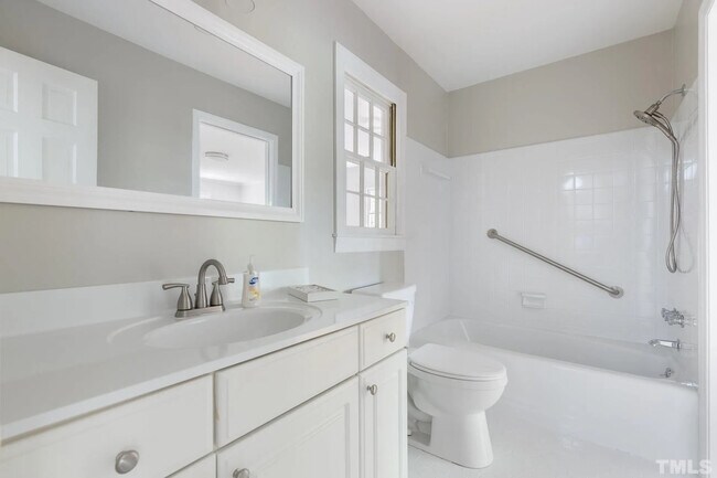 Building Photo - Room in House on Joyner Pl