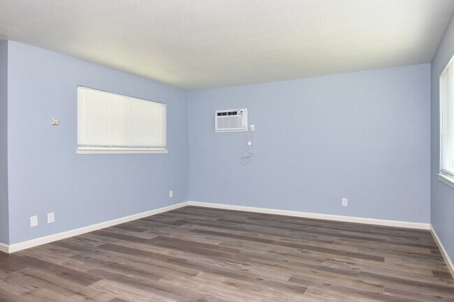 Building Photo - 2351-55