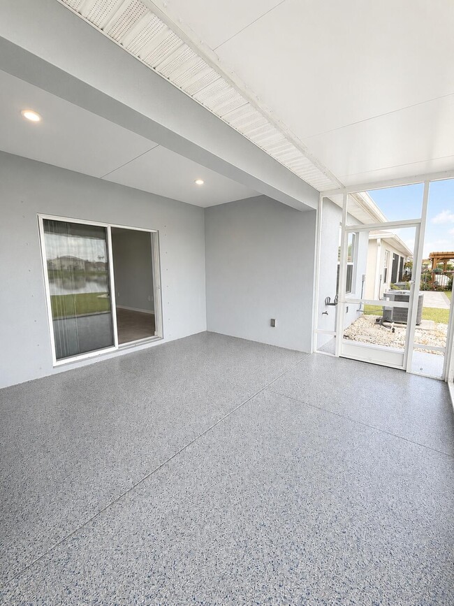 Building Photo - 812 Persimmon Pl