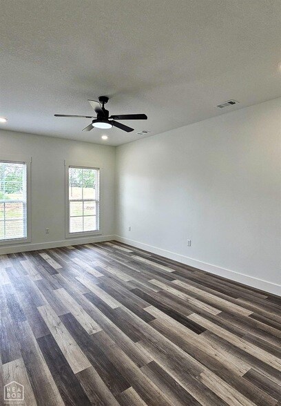 Building Photo - 4009 Stoke Dr