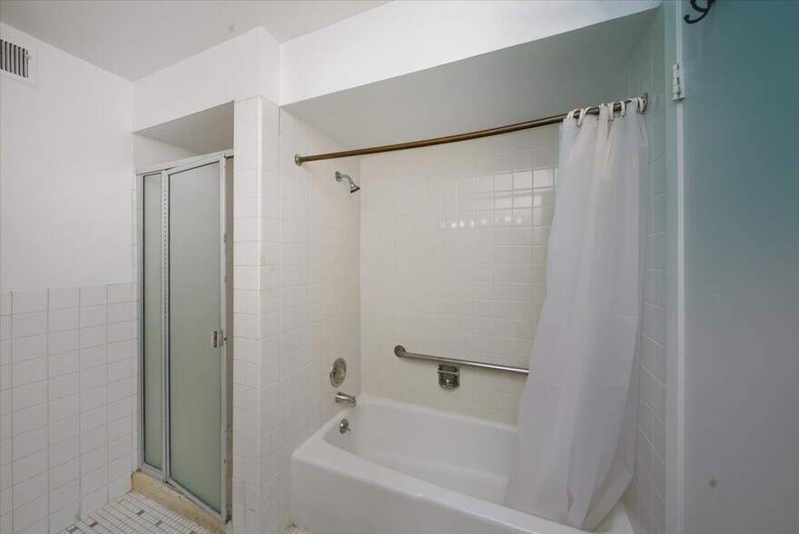 Building Photo - 700 McKinley Ave