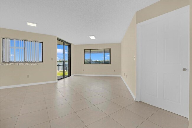 Building Photo - 15545 Miami Lakeway N