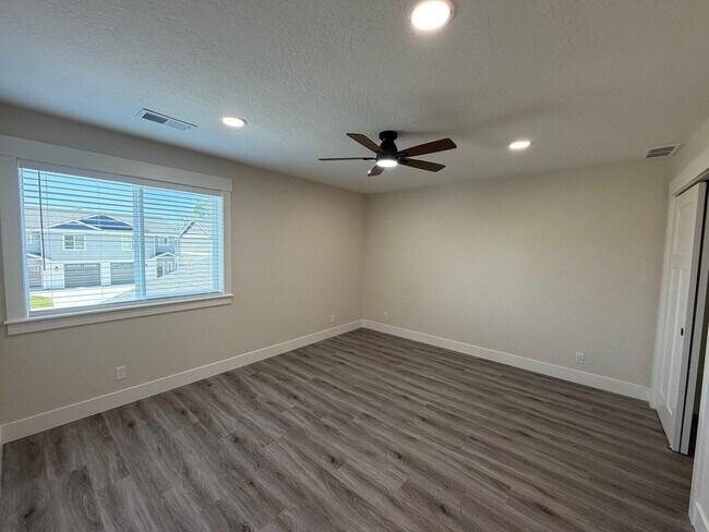 Building Photo - Brand New Hayden Townhome