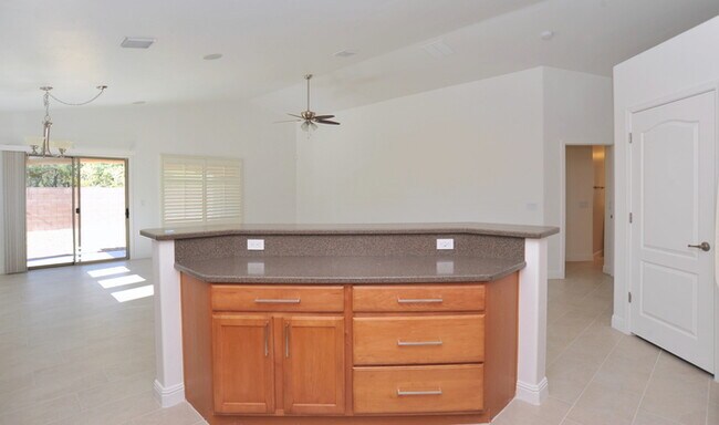 Building Photo - 3 bedroom 2 bathroom in Vail School District