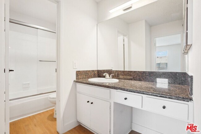 Building Photo - 1352 S Carmelina Ave