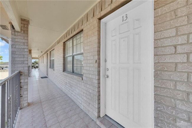 Building Photo - 19 Elisa Ln