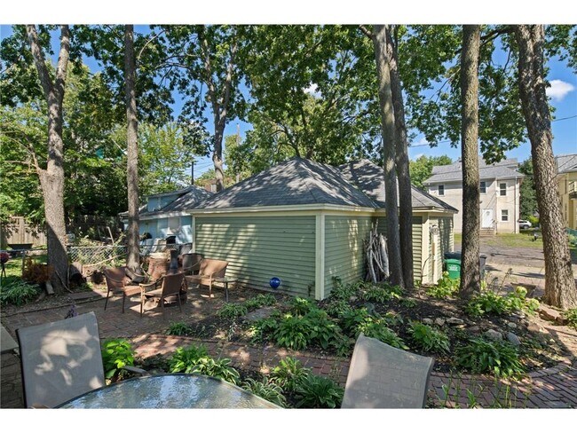 Building Photo - 2713 Garfield Ave