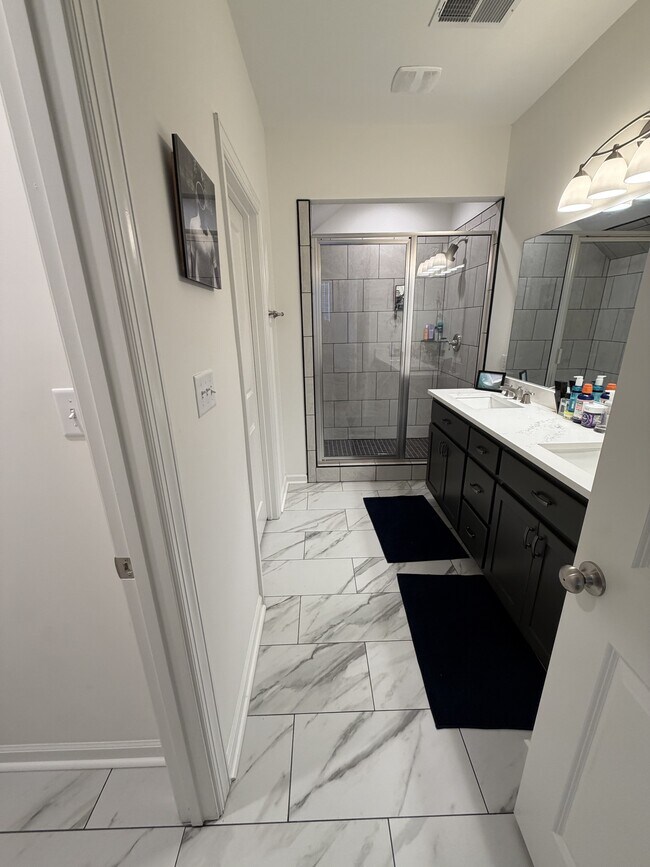 Building Photo - 215 Honeysuckle Wy