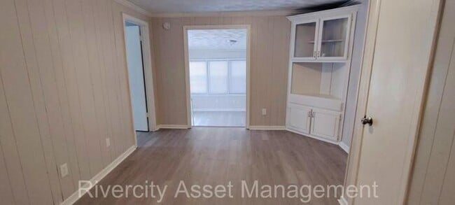 Building Photo - This 4 Bedroom Home is A True Gem!!!! Sect...