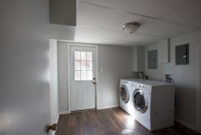 Building Photo - 318 E Millbrook Rd