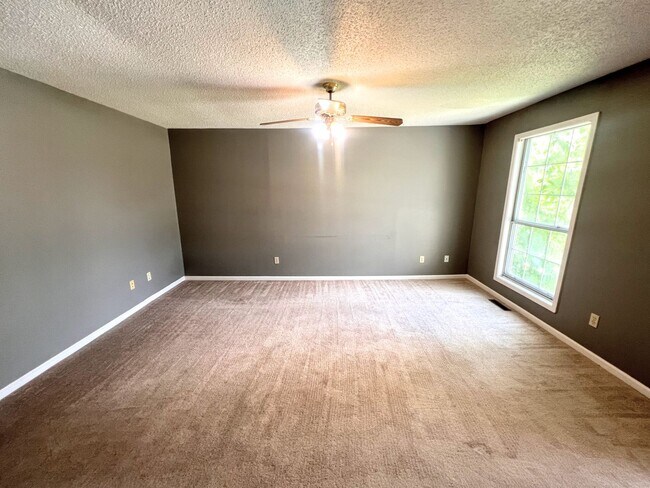 Building Photo - 1404 Valleywood Dr