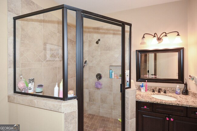 Building Photo - 2210 Spalding Dr