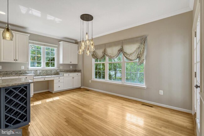Building Photo - 6001 Alderdale Pl