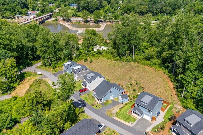 Building Photo - North Asheville 3-Bedroom Home with Fenced-In Yard Near Upcoming Taylor's Wave