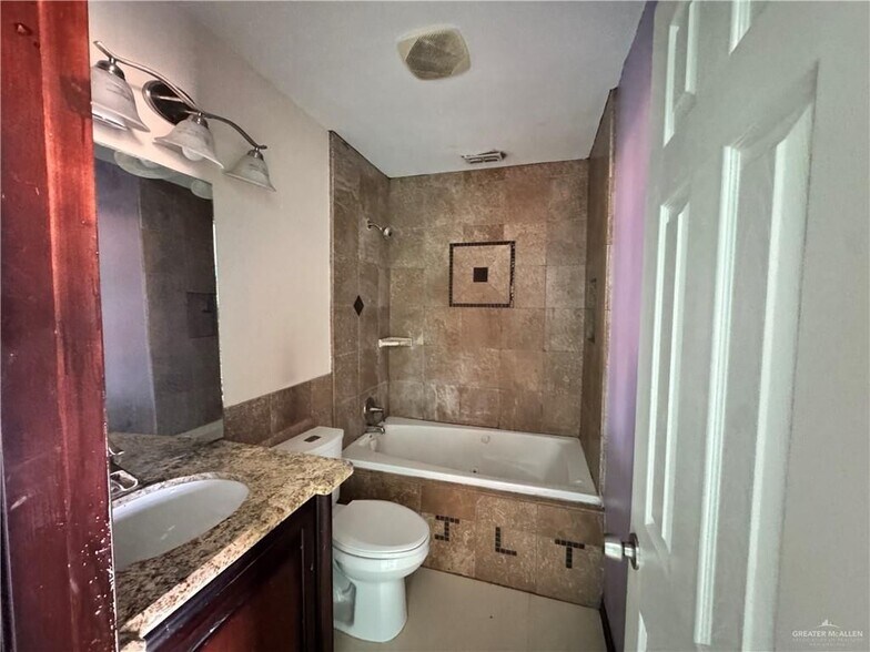 Building Photo - 1804 Oasis Dr