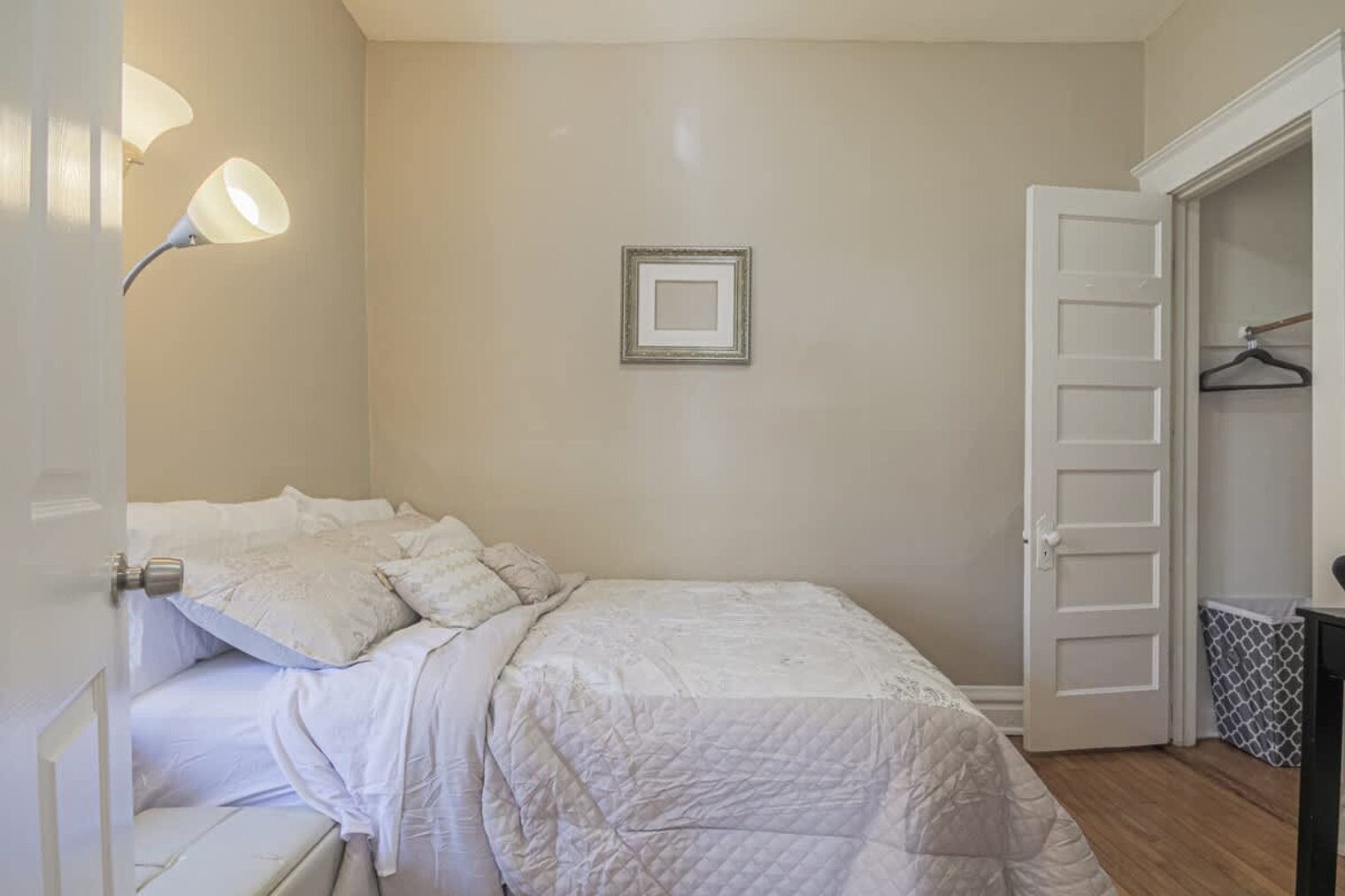 Building Photo - 839 Dunlop Ave