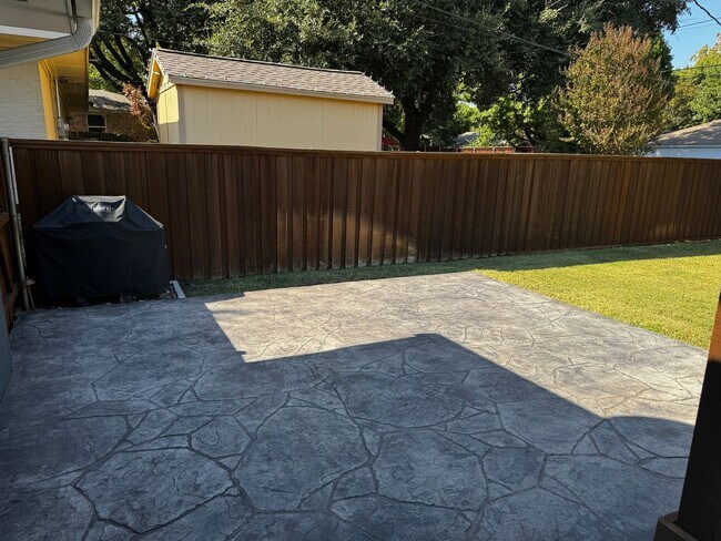 Building Photo - Updated 3 bed 2 bath with outdoor living area in Richardson!