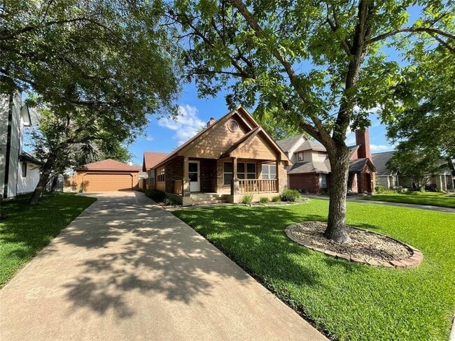 Primary Photo - 16917 Ardisia Dr