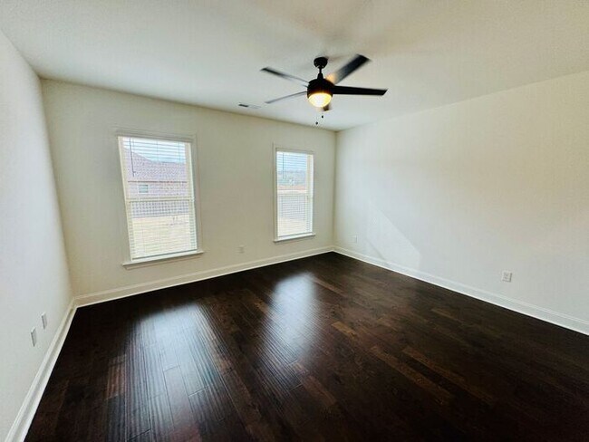 Building Photo - FENCED yard-great location at the base of Keel Mountain