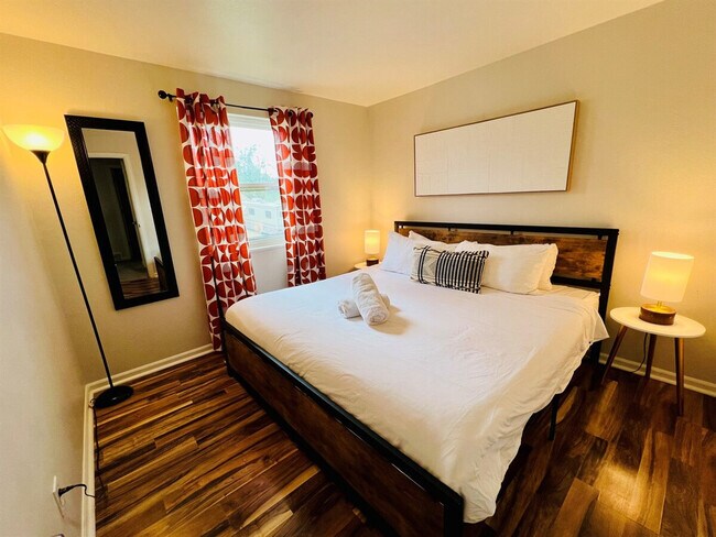 Building Photo - 7012 Ingalls St