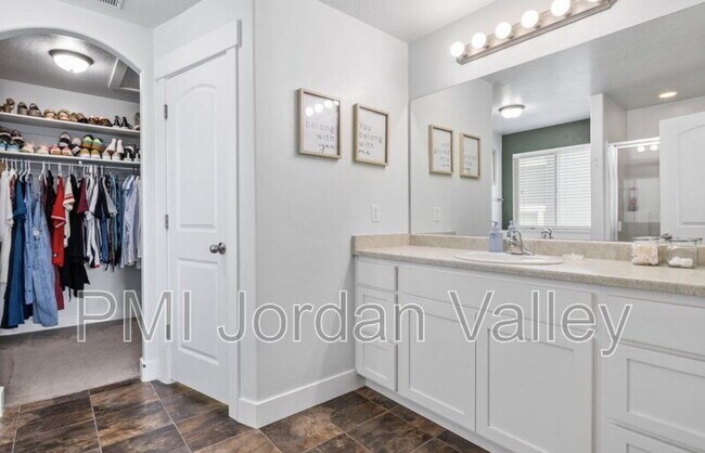 Building Photo - 4887 W White Pearl Ct