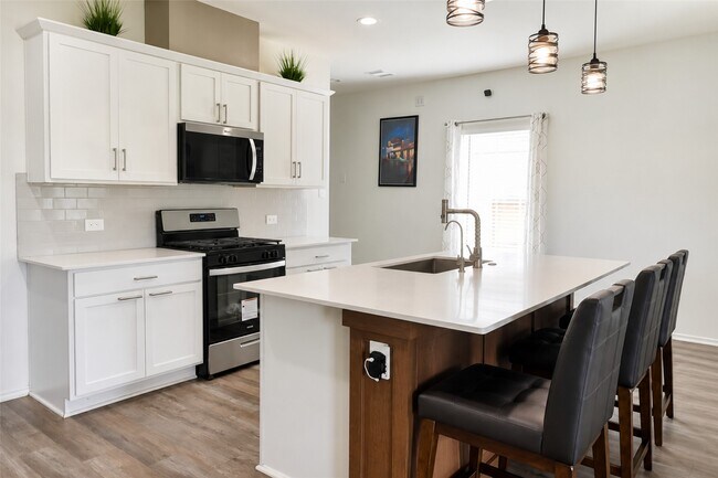 Building Photo - 4925 Pismo Ray Dr