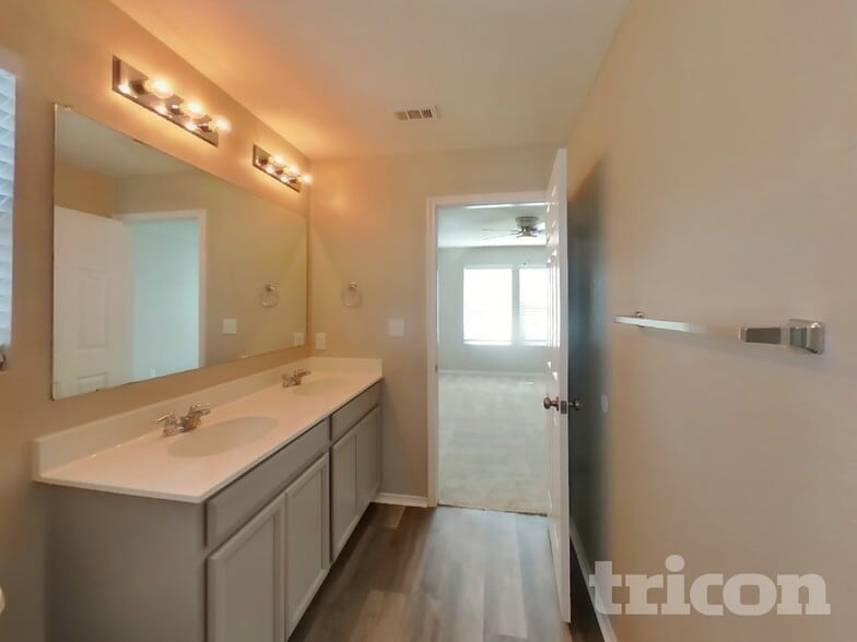 Building Photo - 10718 Castello Cyn