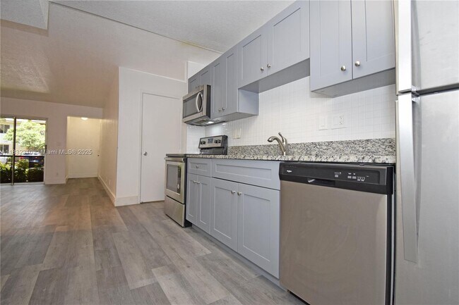 Building Photo - 301 Gardens Dr