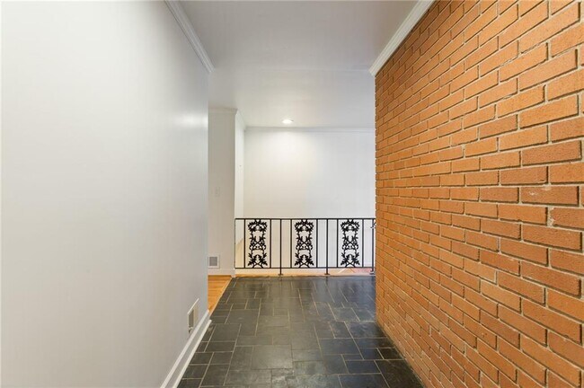 Building Photo - 3355 Pinetree Dr SE